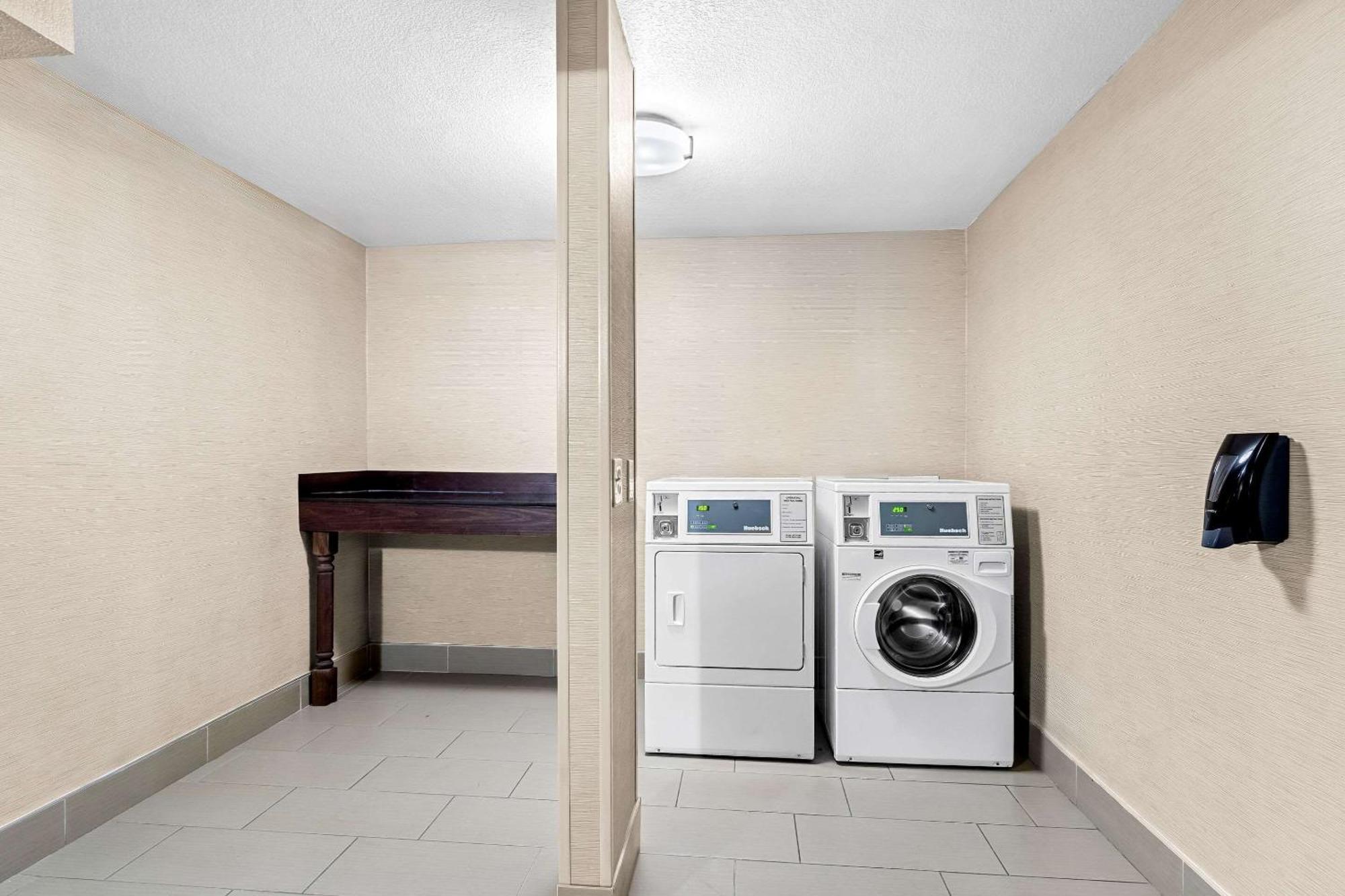 Comfort Inn University Wilmington Zewnętrze zdjęcie